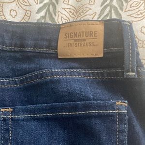 Amazing jeans, they are Levi’s, very comfortable